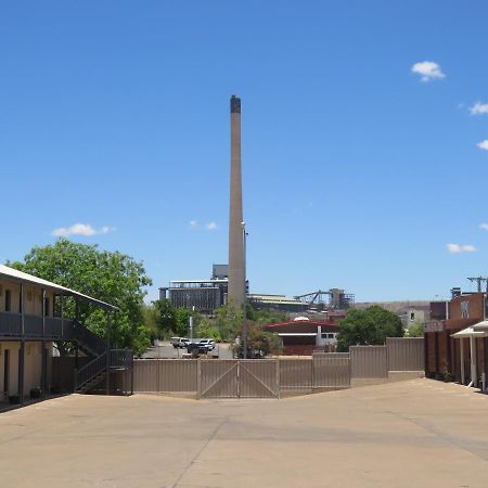Burke & Wills Mt Isa Motel Mount Isa Buitenkant foto