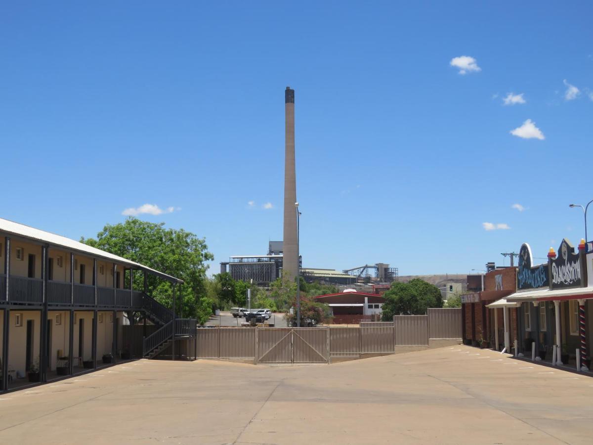 Burke & Wills Mt Isa Motel Mount Isa Buitenkant foto